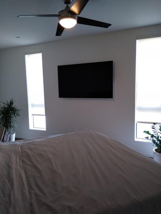 Building Photo - 1 bedroom in Los Angeles CA 90057
