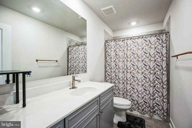 Building Photo - 4165 Brodie Pl