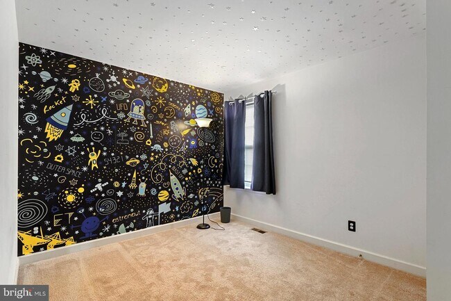 Building Photo - 37 Naomi St