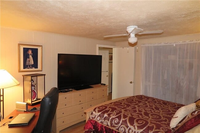 Building Photo - 1310 Pine St