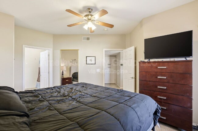 Building Photo - 10030 W Indian School Rd