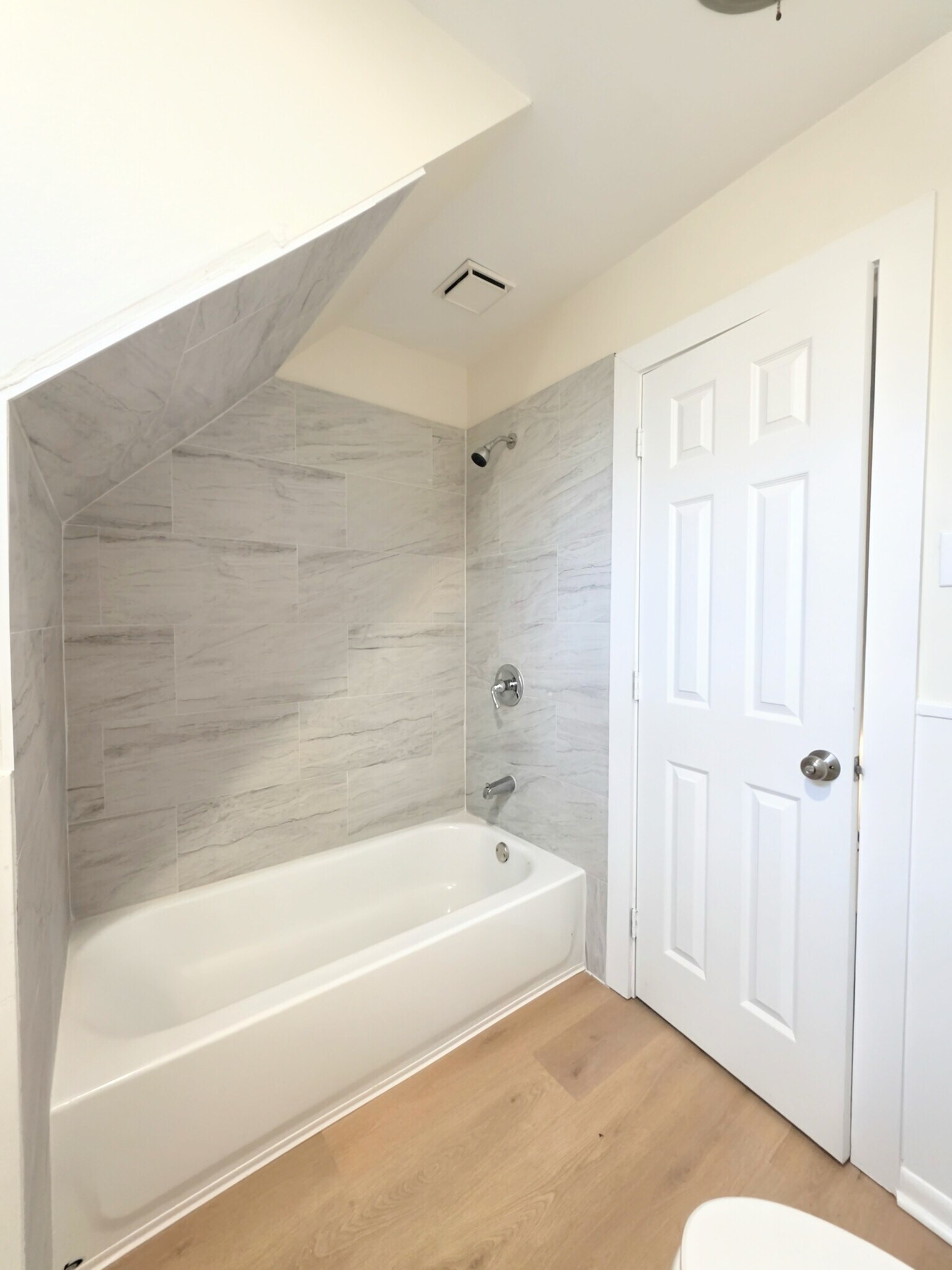 Building Photo - 174 Circle Dr