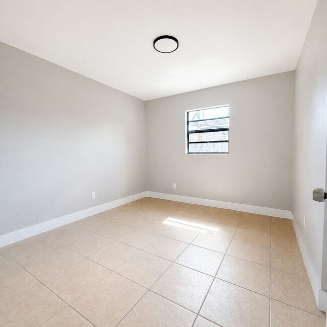 Building Photo - 1570/1572 CYPRESS DR