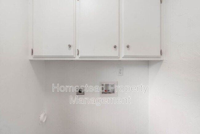 Building Photo - 9412 Britton Cir