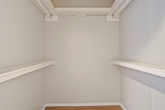 Building Photo - 907 N McKinley Ave