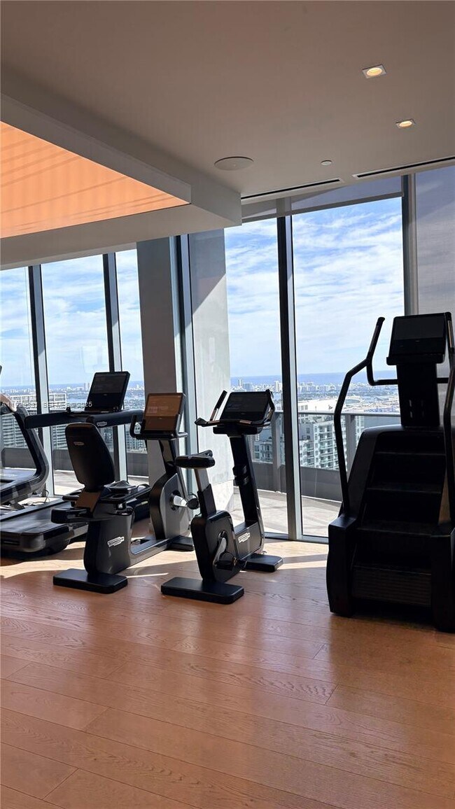 Building Photo - 1000 Brickell Plaza