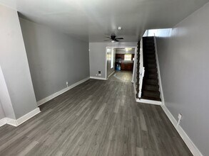 Building Photo - 2 bedroom 1 bath w/ an additional room