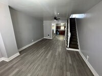 Building Photo - 2 bedroom 1 bath w/ an additional room