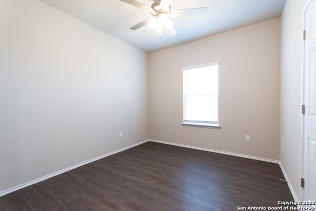 Building Photo - Luxury 3/2 Duplex in Seguin, Texas