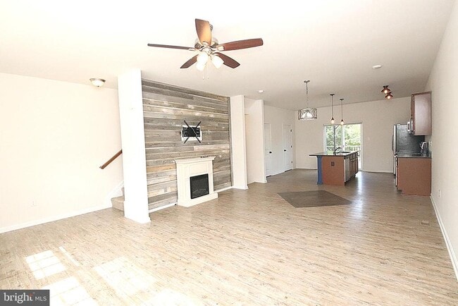 Building Photo - 185 Magellan Dr