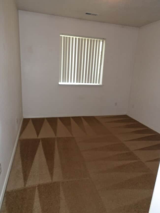 Building Photo - Home in the Landings!