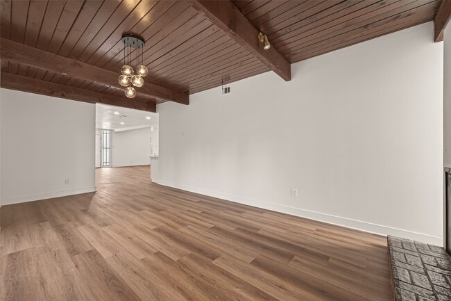 Building Photo - 5503 Jason St