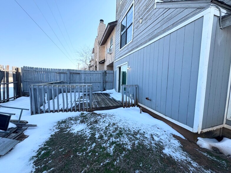 Building Photo - 401 NE 115th St