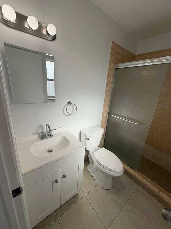 Building Photo - 9851 Sandalfoot Blvd