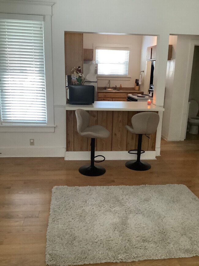 Building Photo - 127 Oak St