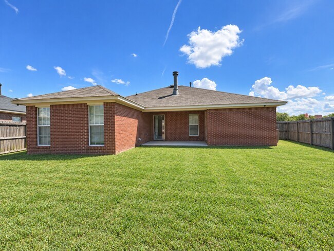 Building Photo - 6107 Blackstone Dr