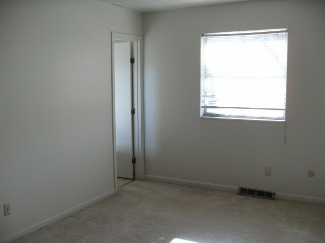 Building Photo - 5058 Hibbs Dr