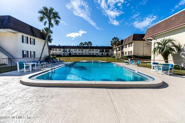 Building Photo - 1530 El Prado Rd