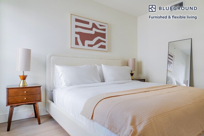 Building Photo - 10301 NE 10th St