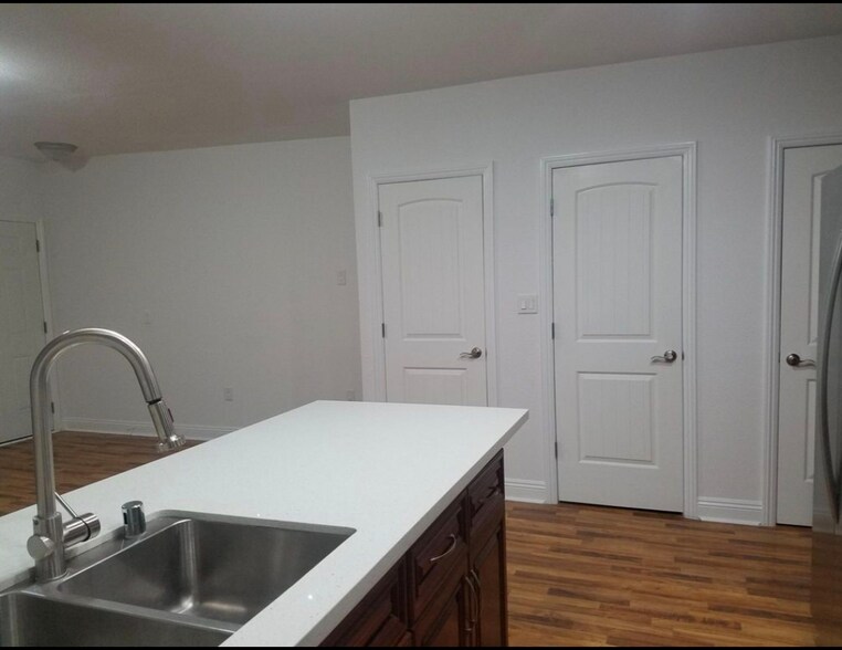 Building Photo - 259 Chautauqua Ave