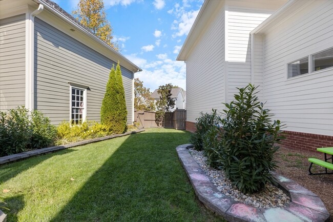 Building Photo - 517 Pearre Springs Way