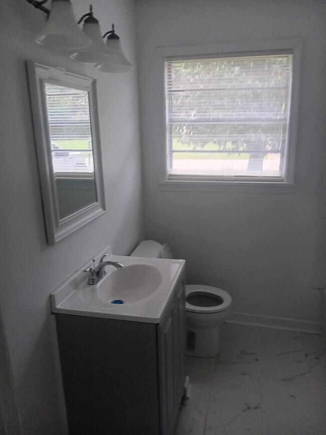 Building Photo - Teresa