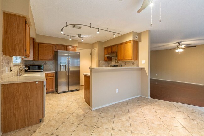 Building Photo - Beautiful North Austin Home