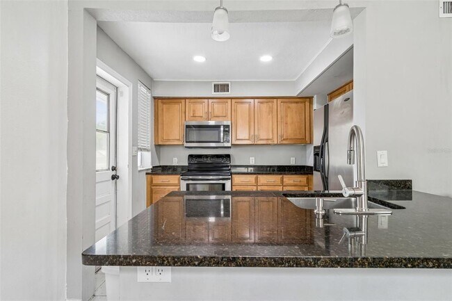 Building Photo - 601 Swann Dr