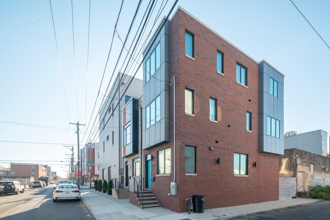 Building Photo - 1110 S 27th St