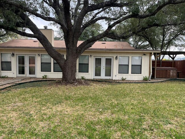 Building Photo - 670 Farm to Market 1626