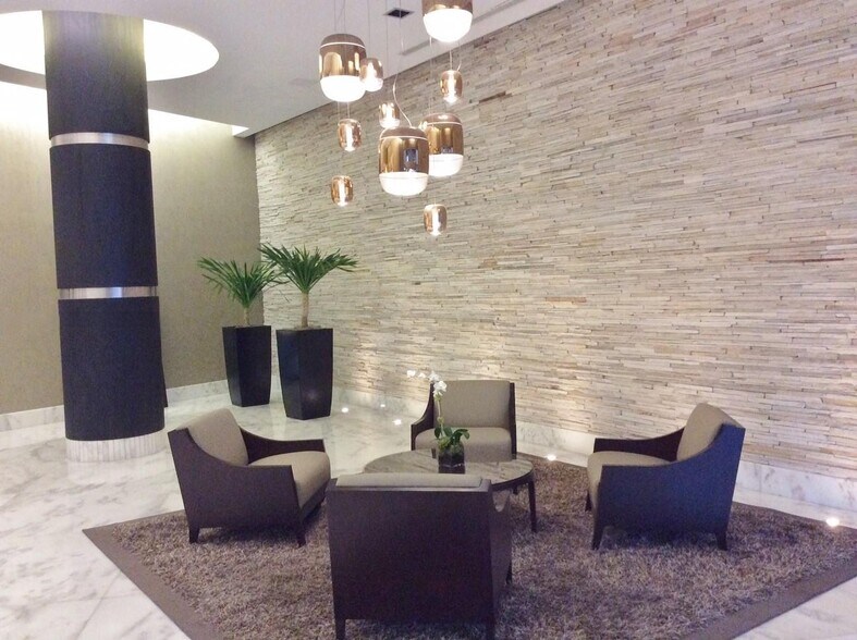 Building Photo - 1250 S Miami Ave