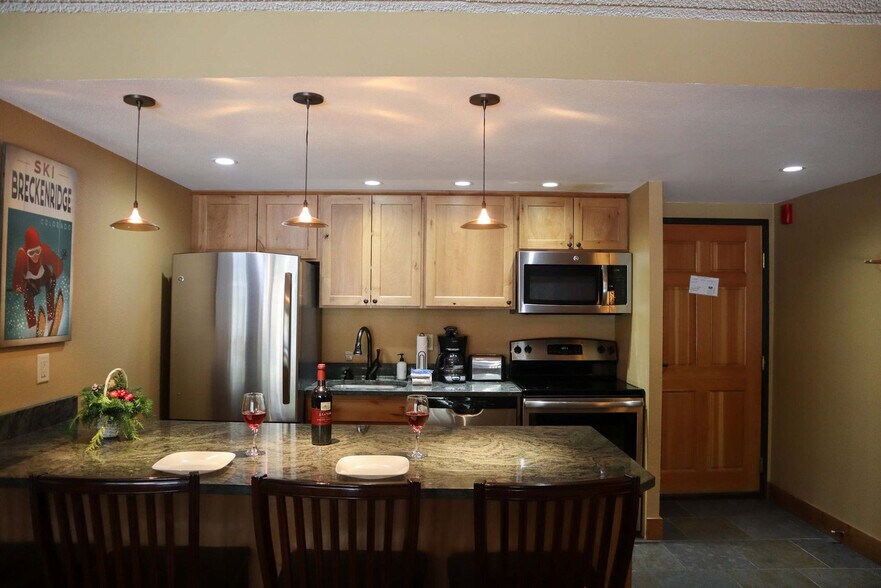 Building Photo - 455 Village Rd