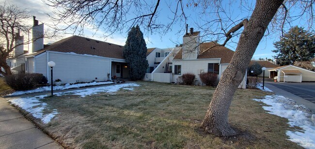 Building Photo - 13605 E Yale Ave