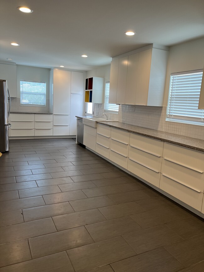 Building Photo - 6463 Estrella Ave