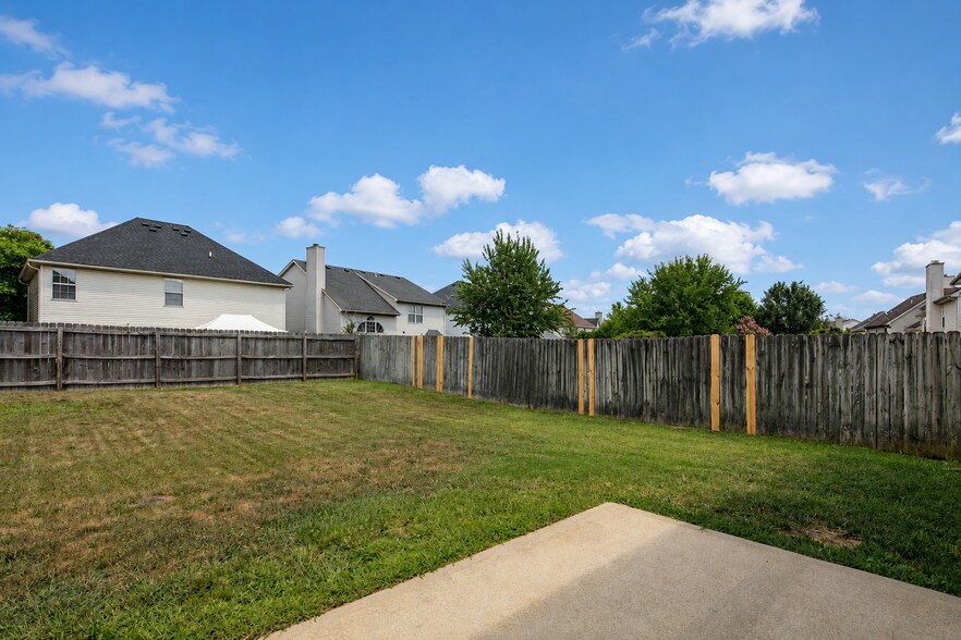 Building Photo - 565 Wellington Gardens Dr