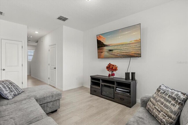 Building Photo - 827 Grandin St