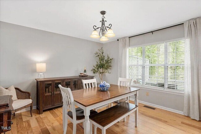 Building Photo - 3 Bedroom Home in Heart of Raleigh!