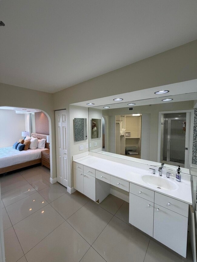 Building Photo - 3530 Mystic Pointe Dr