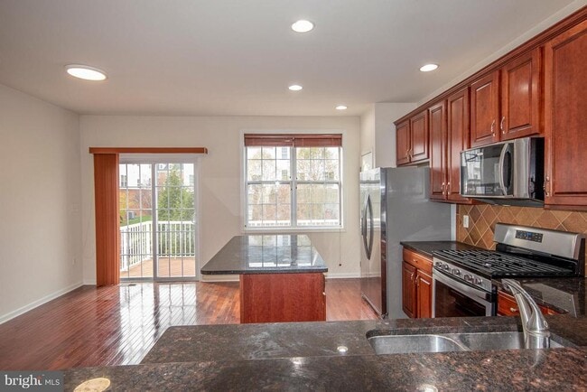 Building Photo - 23119 Sunbury St