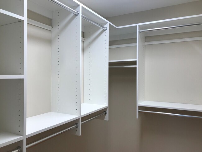 Building Photo - 1430 Simona Dr