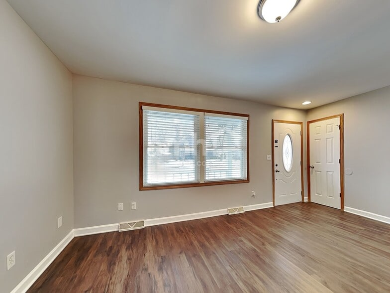 Building Photo - 132 Bush Dr