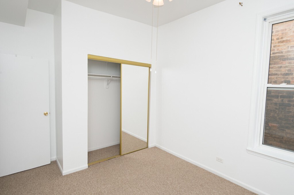 Building Photo - 3616 W Wrightwood Ave