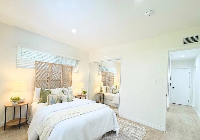 Building Photo - 20323 Lorne St