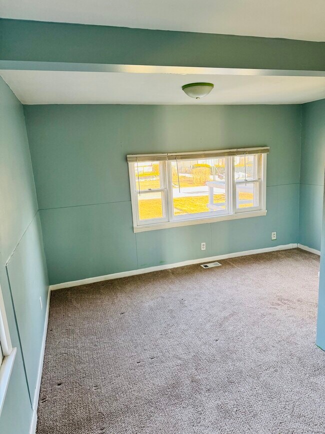 Building Photo - 42160 N 6th Ave