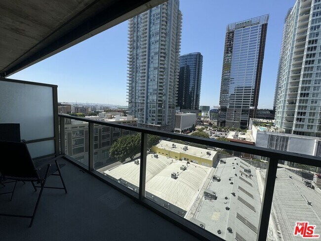 Building Photo - 1155 S Grand Ave