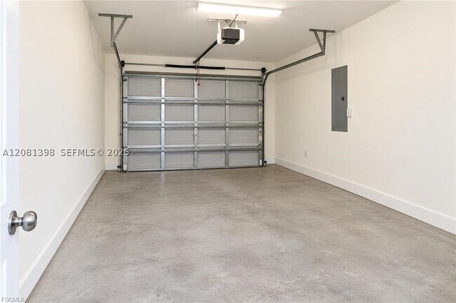 Building Photo - 1310 SW 7th Ct