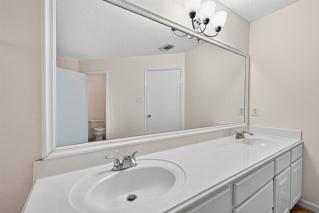 Building Photo - 19439 Hillside Springs Cir