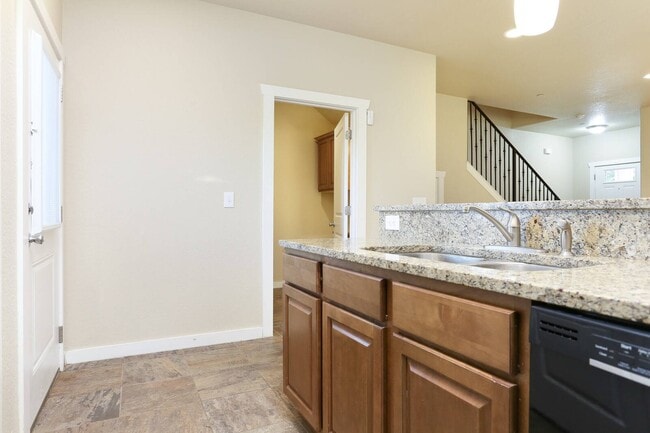 Building Photo - 213 Circle Ct