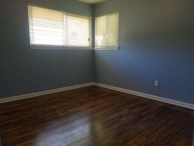 Building Photo - 1420 Gattegno St