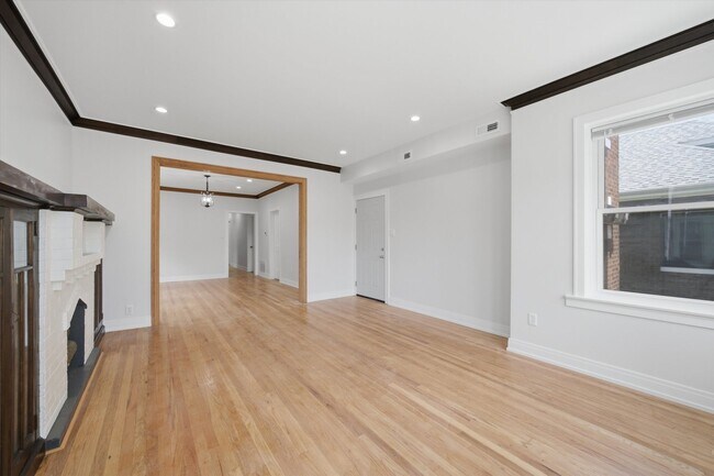 Building Photo - 3244 W 62nd Pl